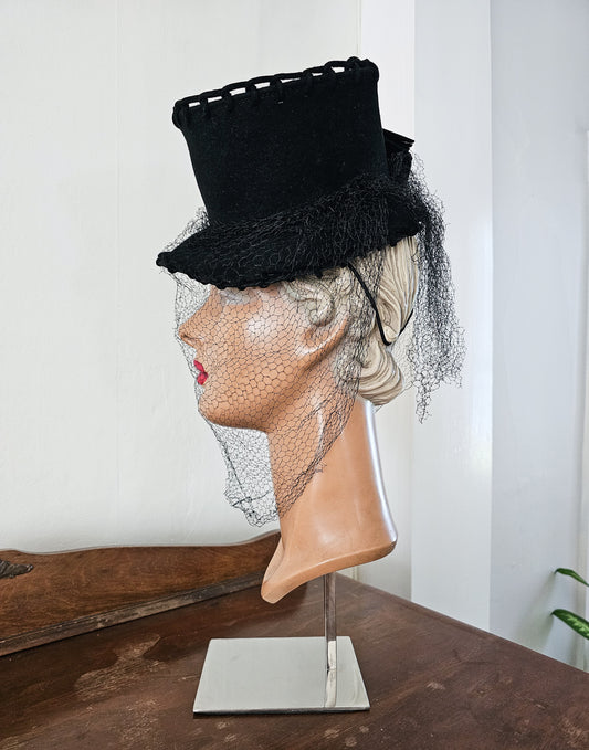 Late 1930s Top Hat Style Felt Tilt Hat